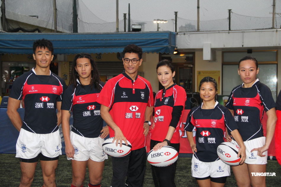 组图: 杨怡 自曝喜欢运动型男 与 陈展鹏 参加橄榄