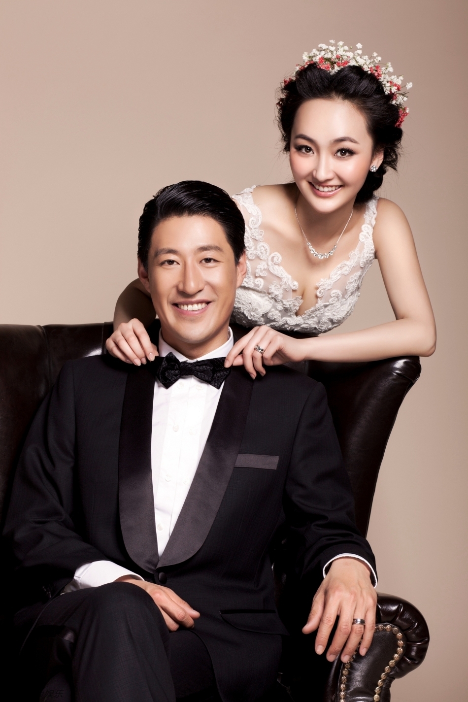 组图:于震与辛月甜蜜婚纱照曝光_高清图集_新浪网