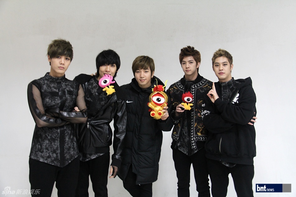 组图:MBLAQ独家时尚写真 帅气身姿风度翩翩 