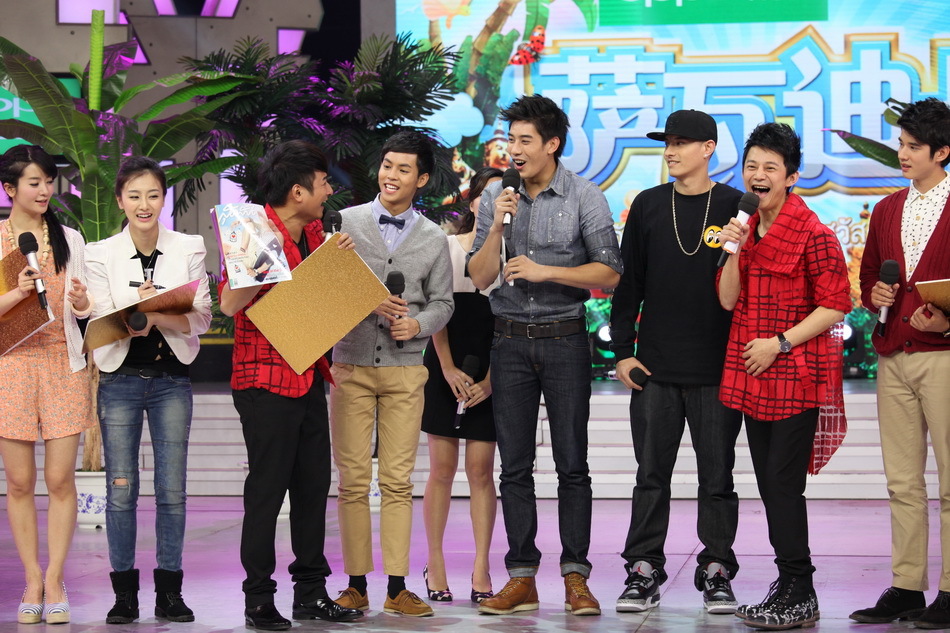 组图:泰国正太马里奥PCHY《快乐大本营》同台