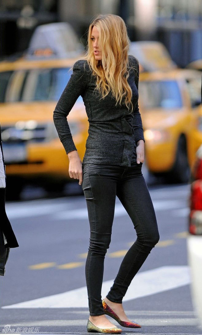 组图:布莱克-莱弗利现身《<em>绯闻女孩</em>》片场 北京