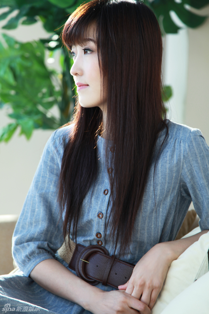 苏曼清新写真集曝光 尽显优雅知性美