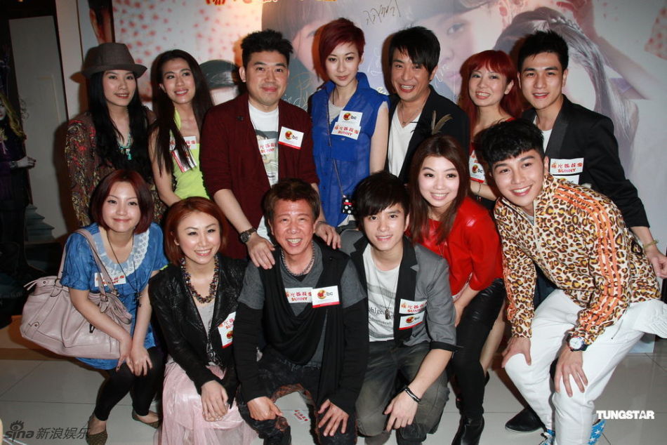 组图:《<em>阳光姐妹淘</em>》<em>香港</em>上映 尹光等众星捧场