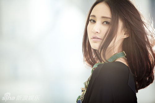 张歆艺封面大片