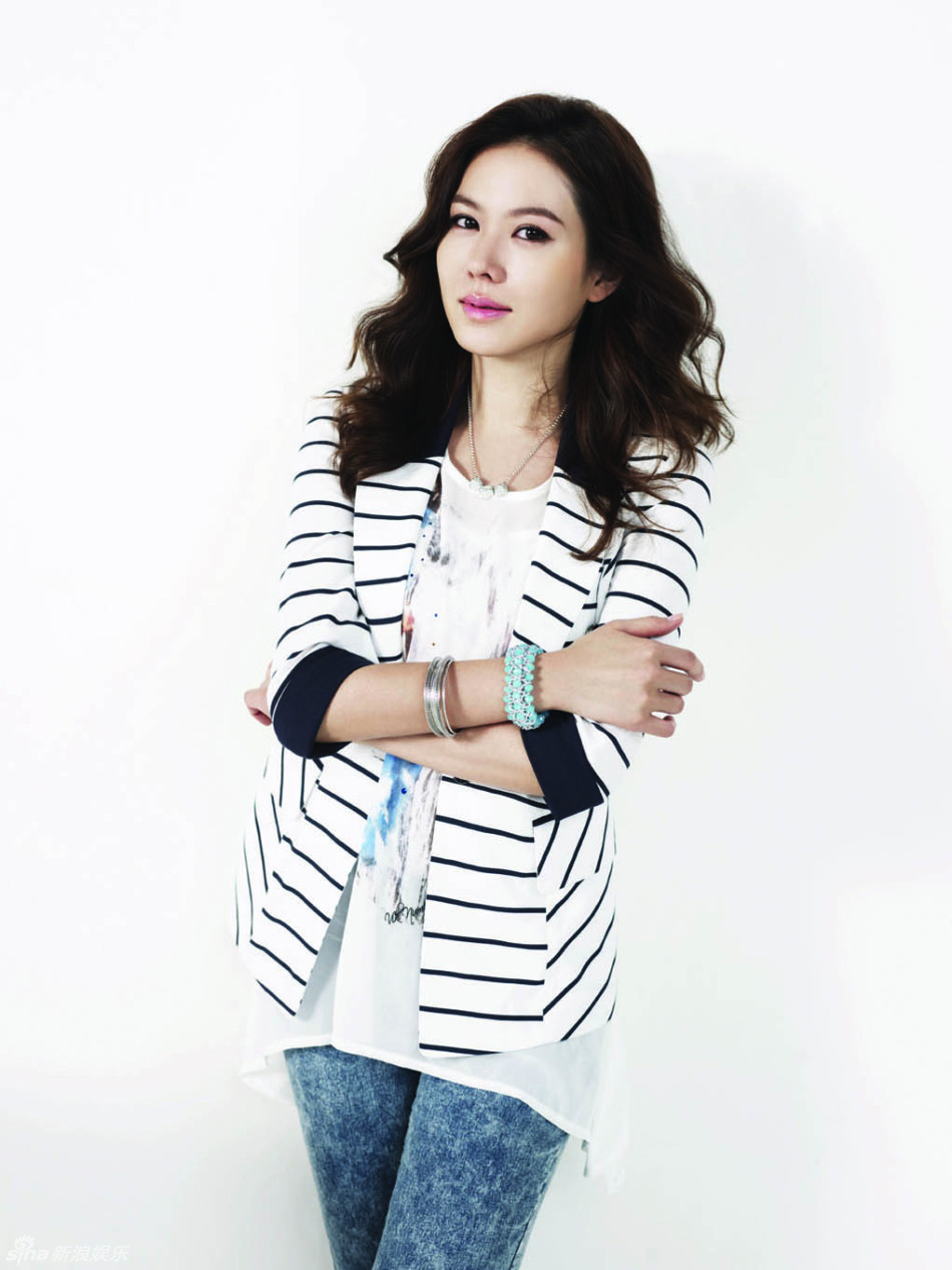 韩国美女演员孙艺珍