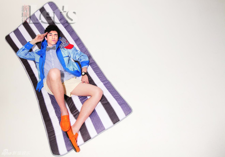 图:林更新拍杂志大片 条纹男装玩转平行时空_