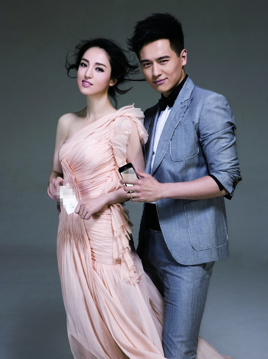 董璇高云翔携手登封面 恩爱诠释幸福密码