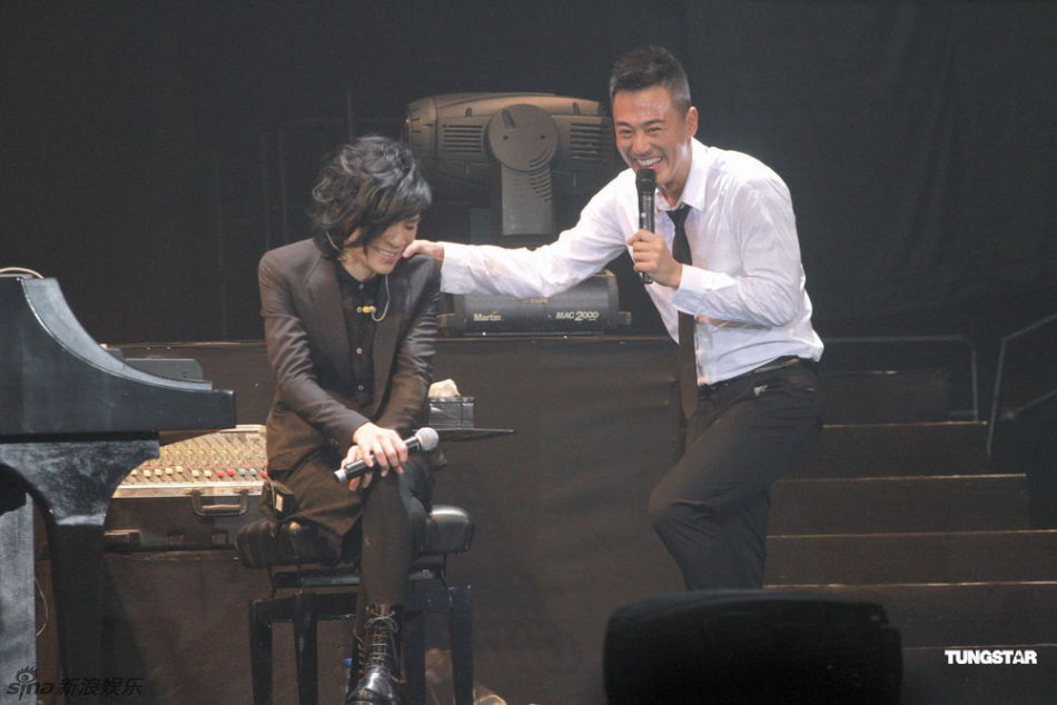 邓智伟演唱会群星助阵 黄宗泽吃林峰醋