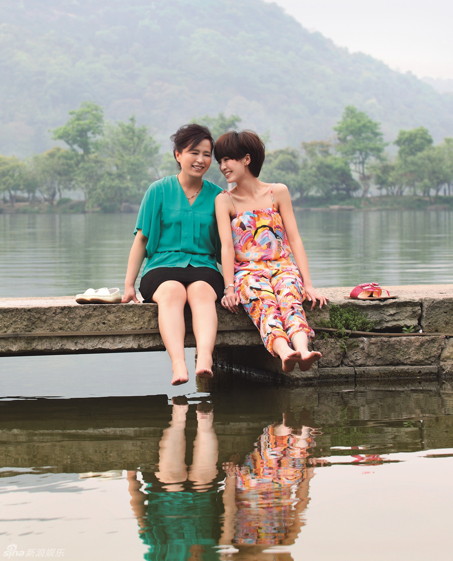 组图:马晓灿母女变身<em>姐妹花</em> 携手同游温馨甜蜜