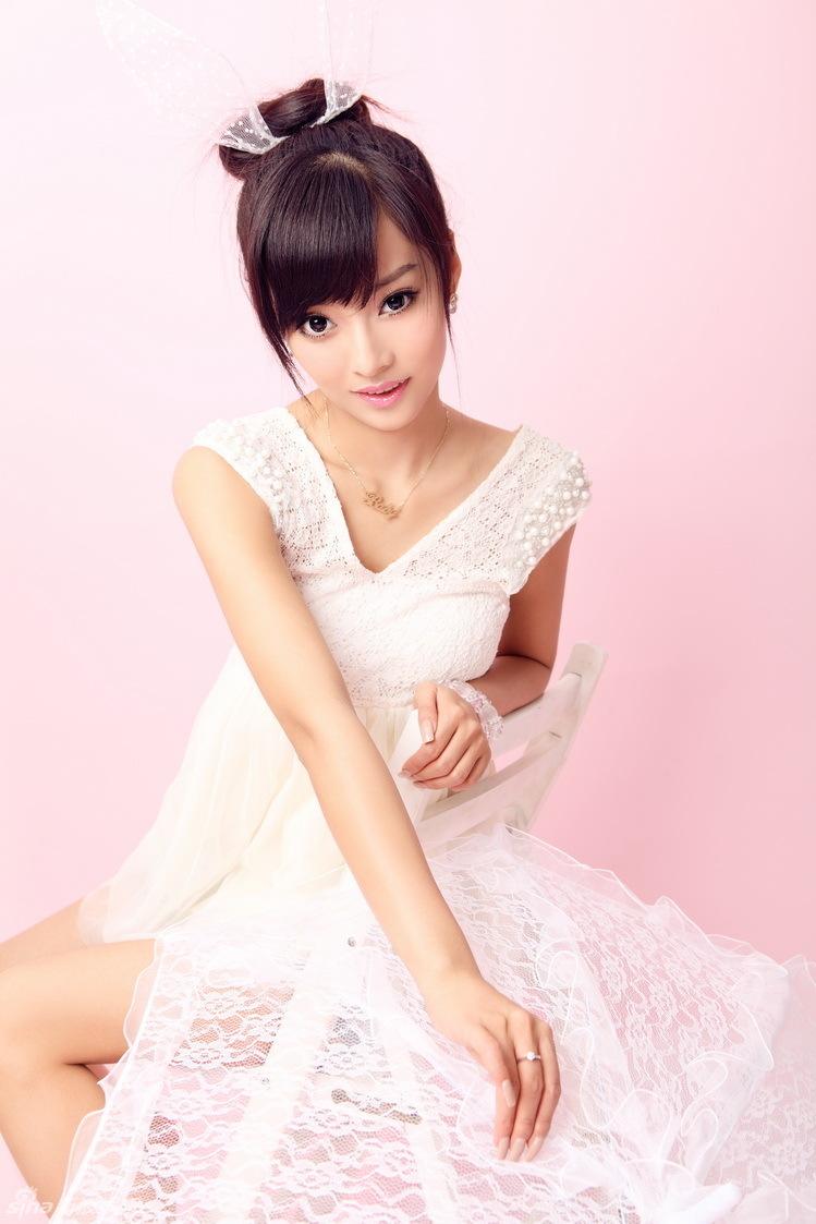 曹佳蔓唯美写真散发女人味