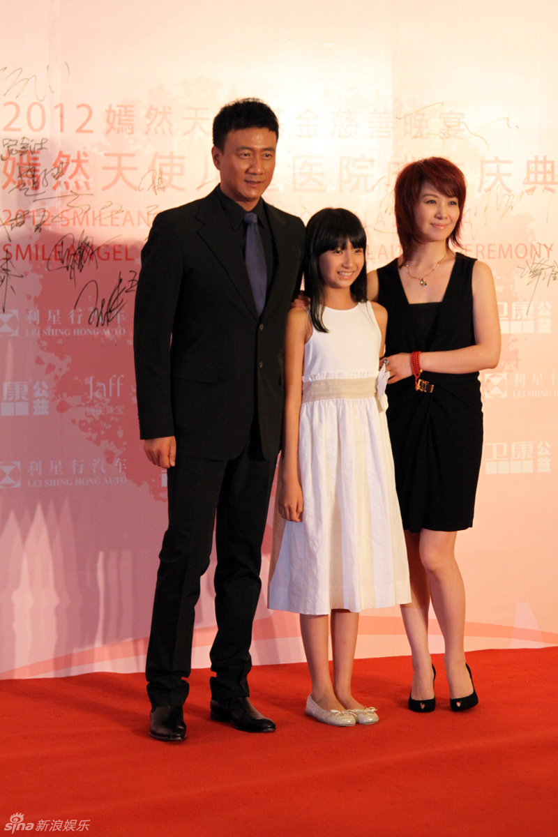 <em>胡军</em>携妻<em>女</em>助阵嫣然认捐病房(图)_中国广播网