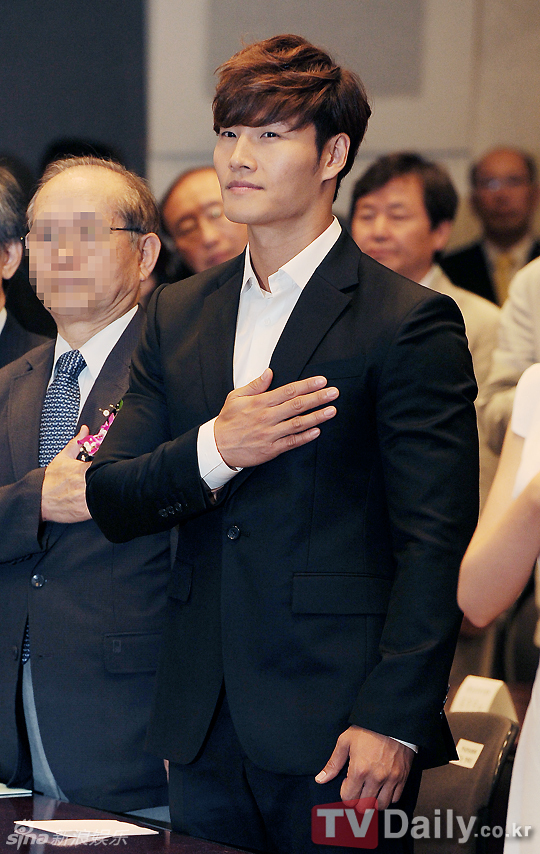 金敏贞金钟国出席世界禁烟日纪念式