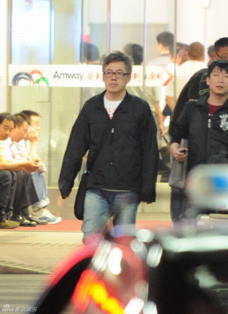 组图:张宇来京风采不再满头白发_高清图集_新浪网