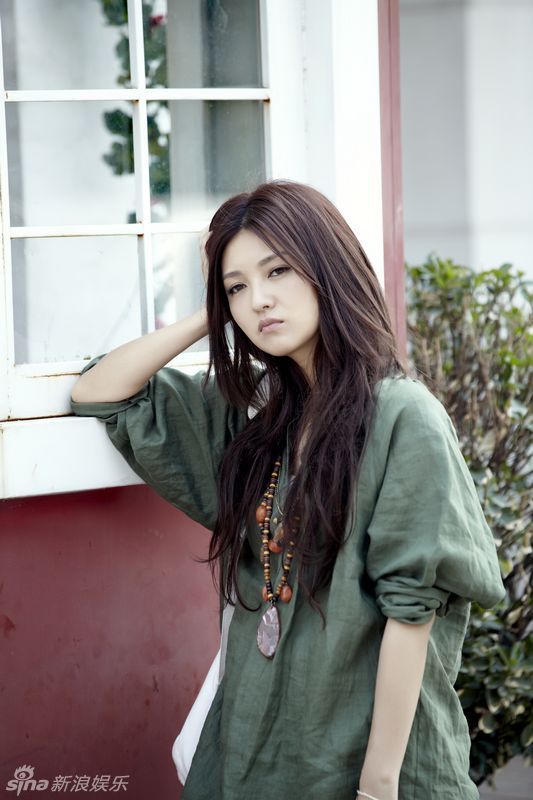 傅晶简约森女系写真慵懒随意