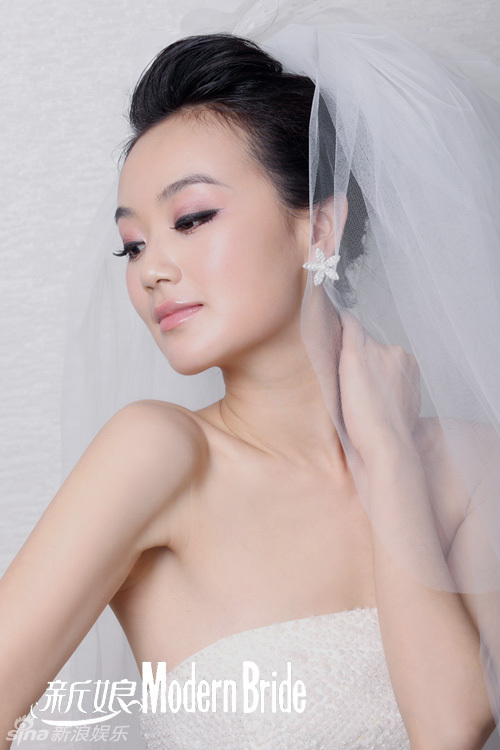 战菁一变身时尚新娘