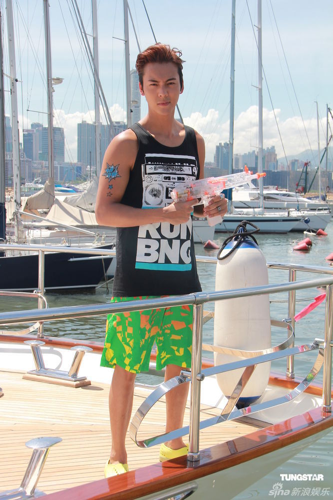 陈 伟霆 滑浪庆祝出新碟 力撑阿SA走音是难免