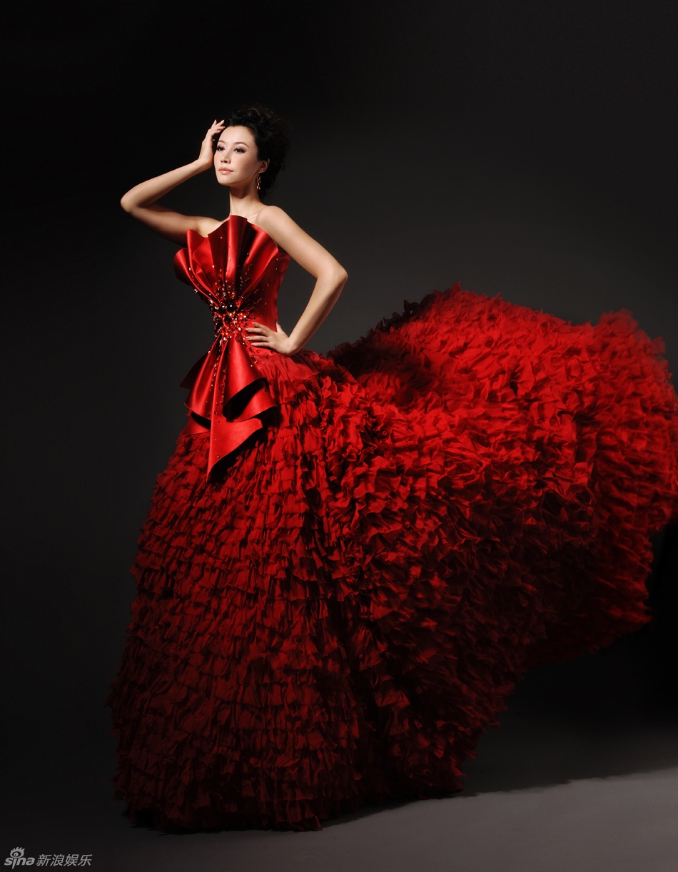 组图:李涵为航天英雄唱颂歌 红色写真曝光 -- 佛