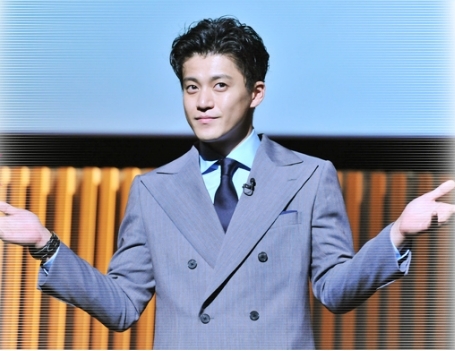 组图 小栗旬主演 富贵男贫穷女 剧照曝光 