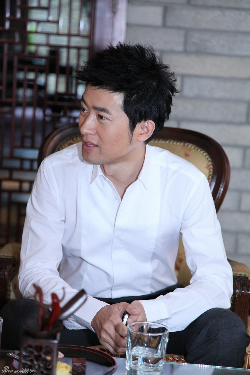 高清图:李冰冰嫁妹妹白裙当伴娘 小侄子可爱俏皮_高清图集_新浪网