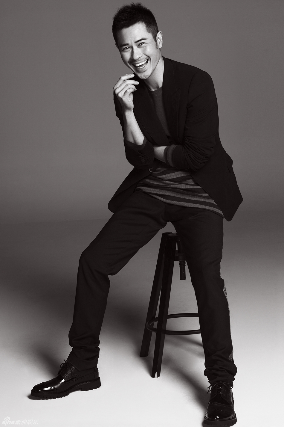 郑嘉颖质感写真尽显熟男魅力