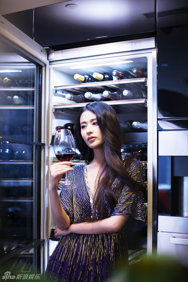 颖儿散发女人味