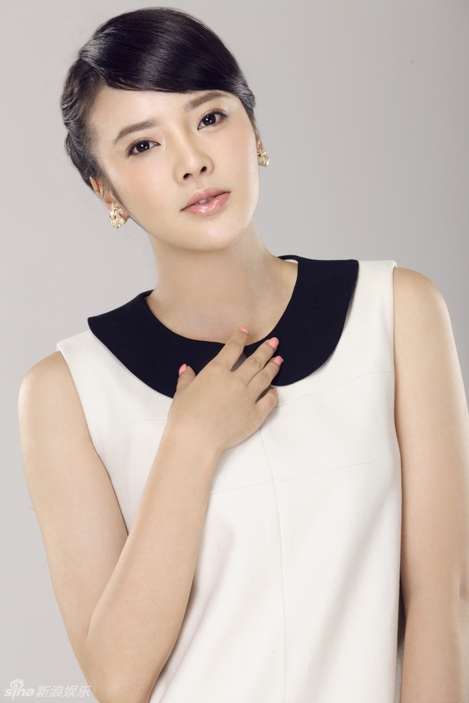 组图:张璇最新写真白裙端庄 褪去清纯变温柔熟女_高清图集_新浪网