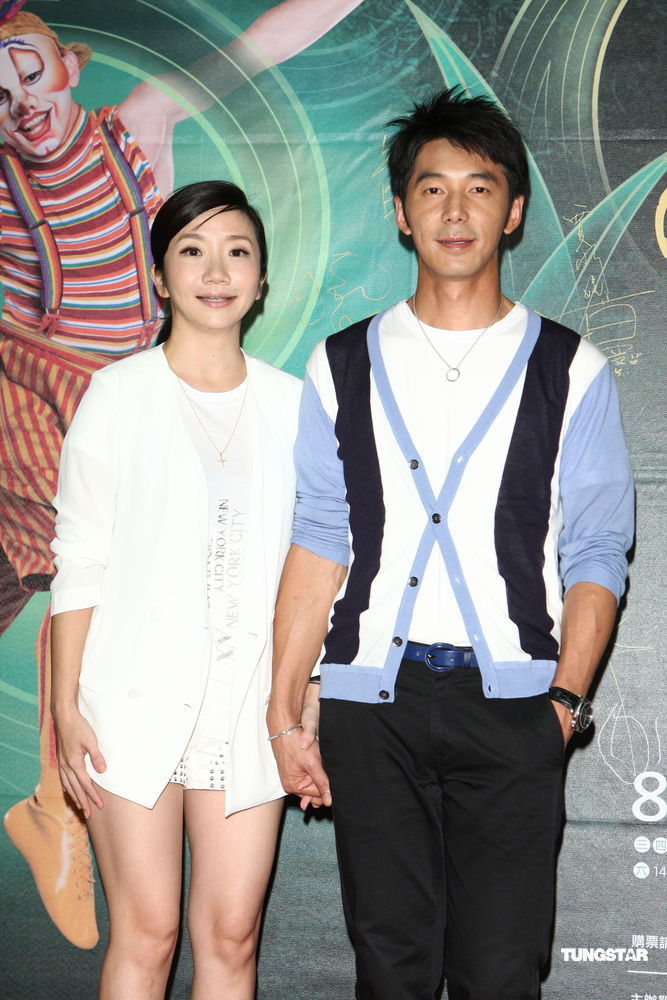 1 / 25 新浪娱乐讯 9月5日晚,太阳剧团在台北加演,夫妻档陶子,李李仁