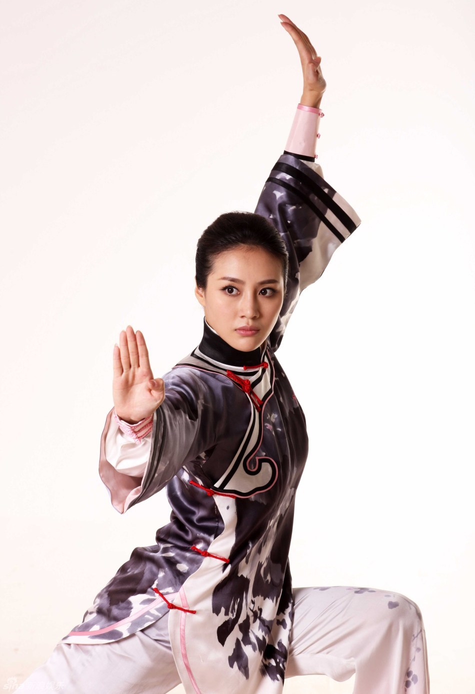 组图:功夫女孩王滢写真秀太极英姿飒爽_高清图集_新浪网