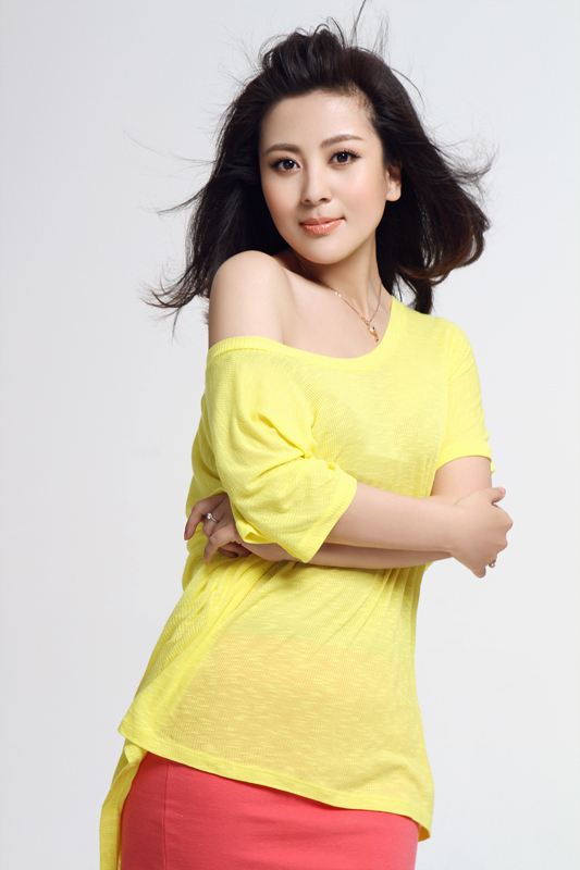 桑叶红新写真女人味十足