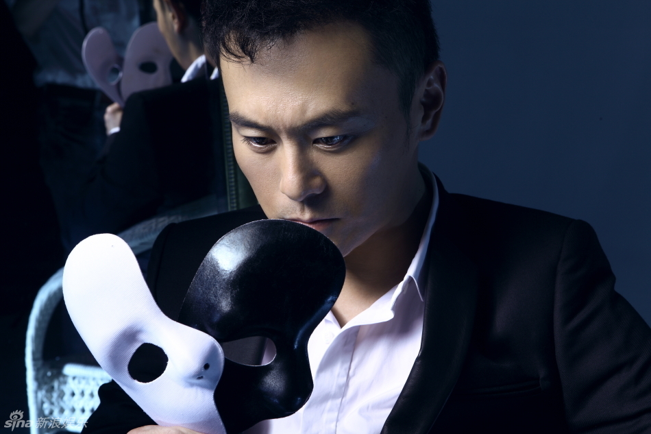 组图:李解最新写真玩假面 展现熟男沉郁魅力_高清图集_新浪网