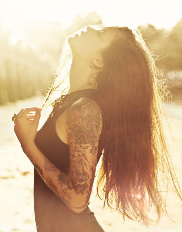 罗斯个性<em>美女</em>纹身摄影师性感写真 [27P]|<em>影音</em>娱
