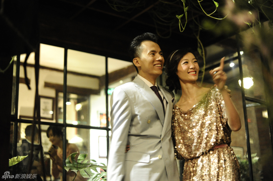 婚纱礼电影_婚纱情侣头像