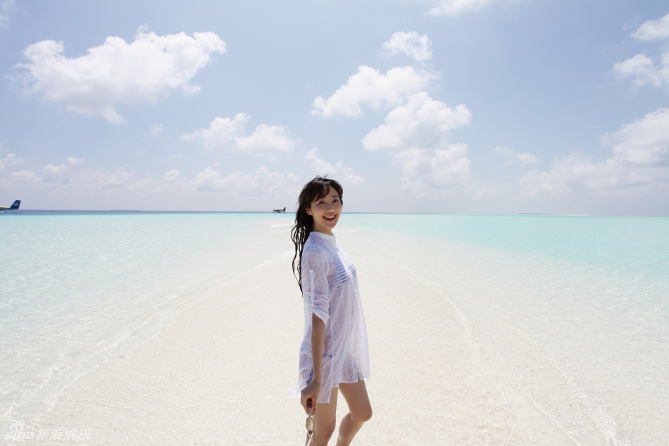 韩雪浪漫海滩湿身照清新动人