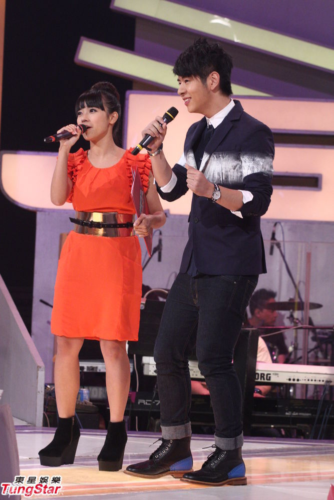 组图:古巨基录《劲歌金曲》金刚黄山怡作告别