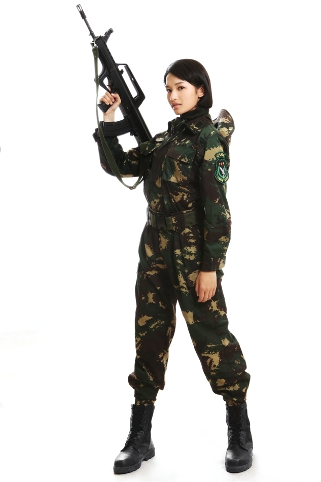 《麻辣女兵》14日首播 三代女兵持枪写真