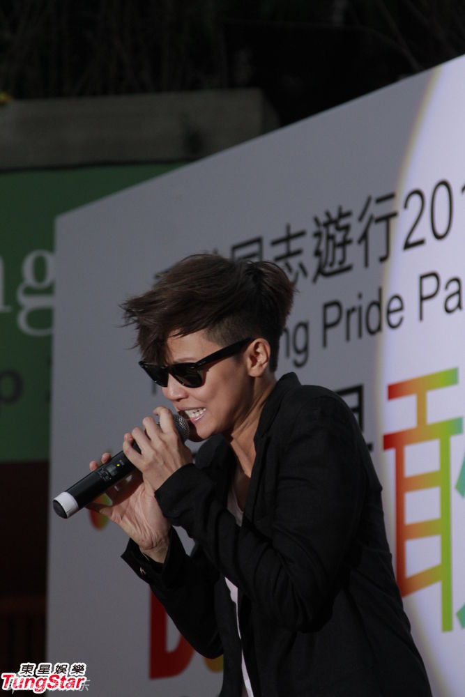 何韵诗参与同志游行 父母支持下出柜(图)