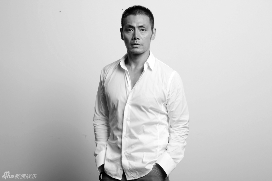邵兵黑白原色大片 展文艺气质