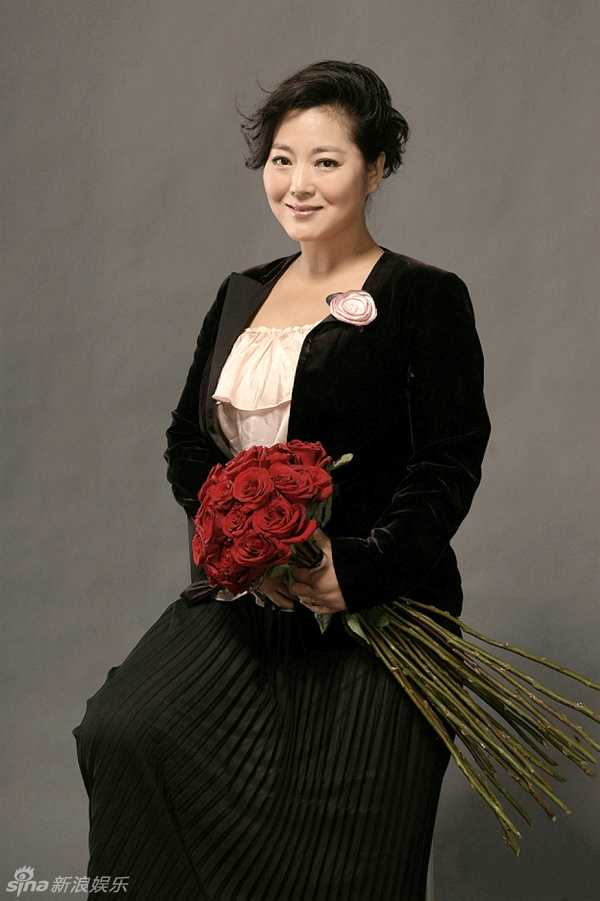 组图:王茜华优雅写真展现成熟女人味_高清图集_新浪网