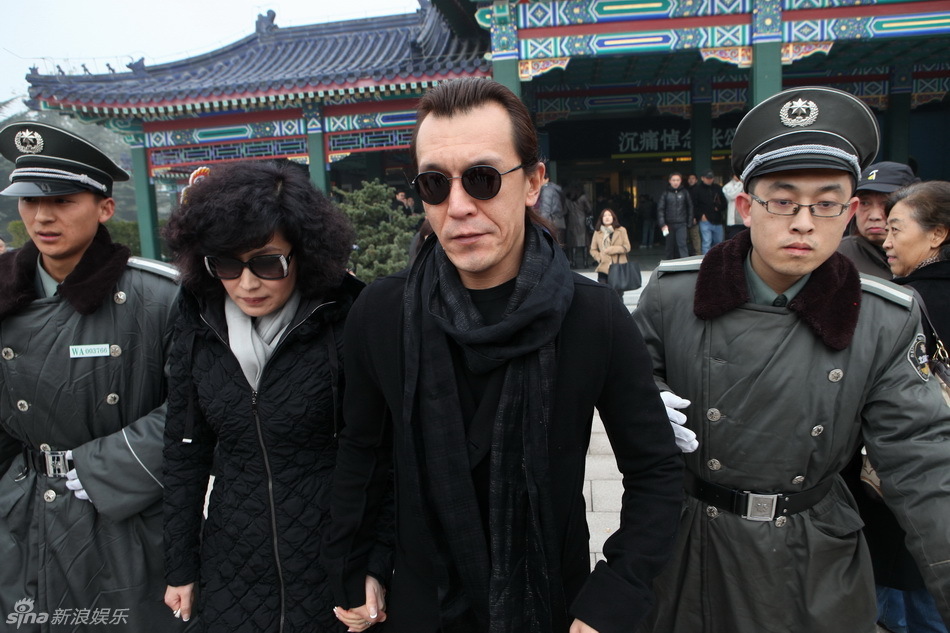组图:播音界泰斗张颂追悼会 央视众主持人来送别_高清图集_新浪网
