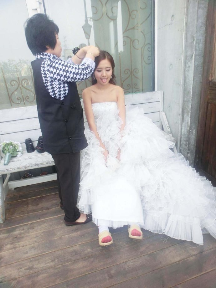 周慧敏婚纱照_周慧敏风雨同路婚纱照(2)