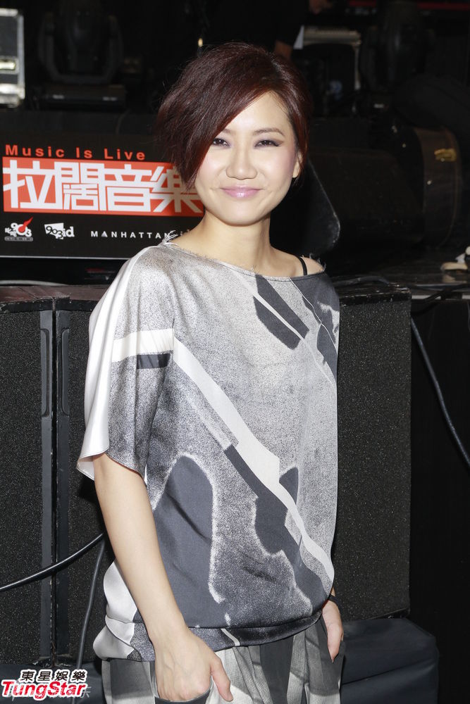 ...吉他大战上个月才晋升为父亲的黄贯中一边照顾妻女一边顾及...