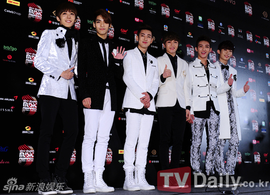 新浪娱乐讯 《2012 MAMA》记者招待会11月30日上午在香港HKCEC