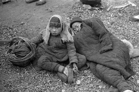 一九四二年河南人口_1942年,河南大灾荒饿死300万人(2)