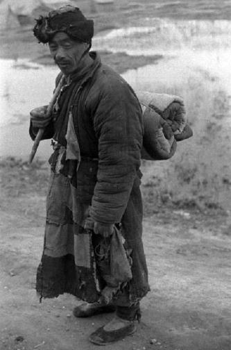 一九四二年河南人口_1942年,河南大灾荒饿死300万人(3)