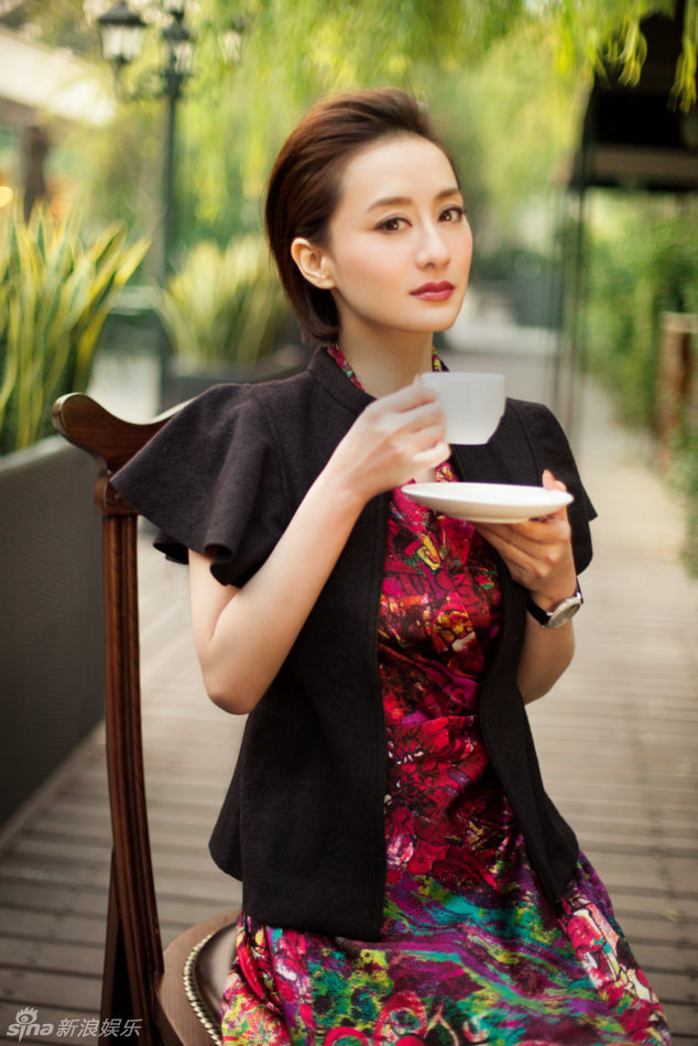 陈德容优雅品茶