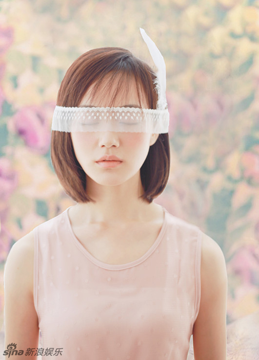 美女演员战菁一夏日梦幻写真清新小性感