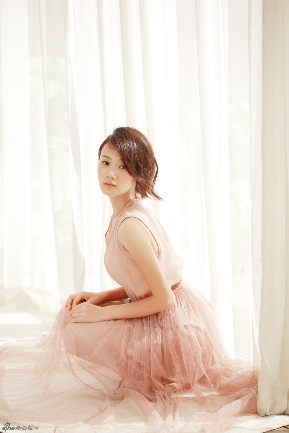 美女演员战菁一夏日梦幻写真清新小性感