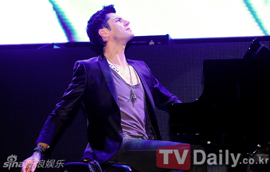 新浪娱乐讯 钢琴家马克西姆的新专辑《MAKSIM-THE MOVIES》12