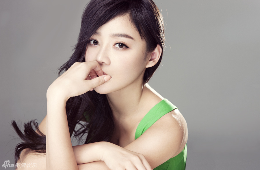 美图:袁姗姗靓丽写真 三种色调间张扬魅力 - 娱