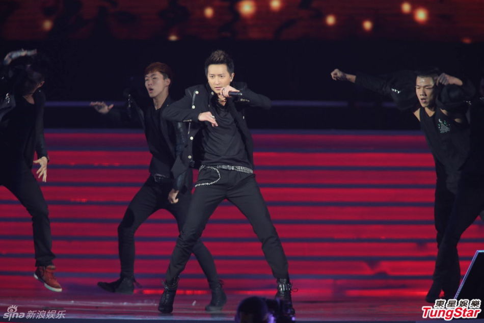20届中歌榜韩庚献唱《狂草》劲歌热舞